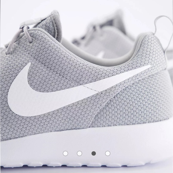 Nike Roshe One sneakers in wolf gray - Picture 3 of 5